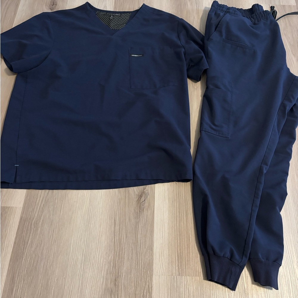Navy members only scrub set in xl